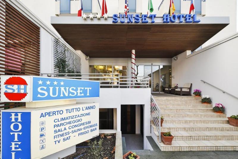 Hotel Sunset Rimini Exteriör bild