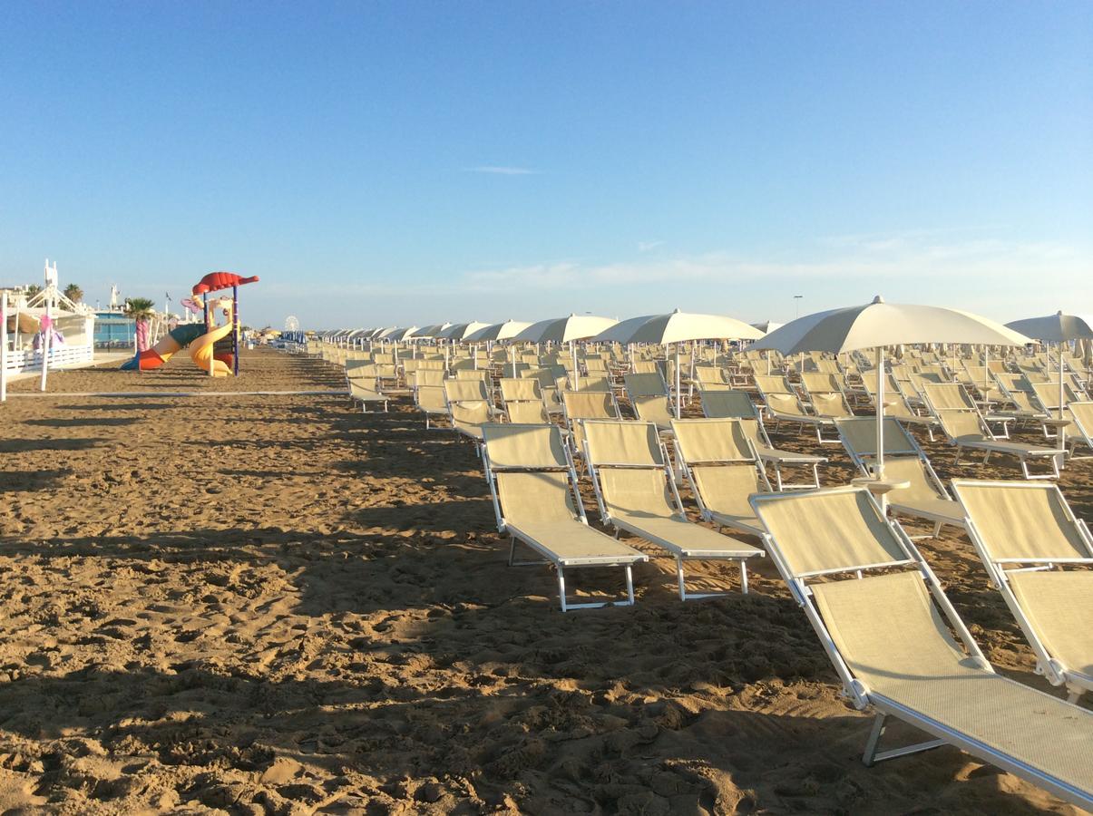 Hotel Sunset Rimini Exteriör bild